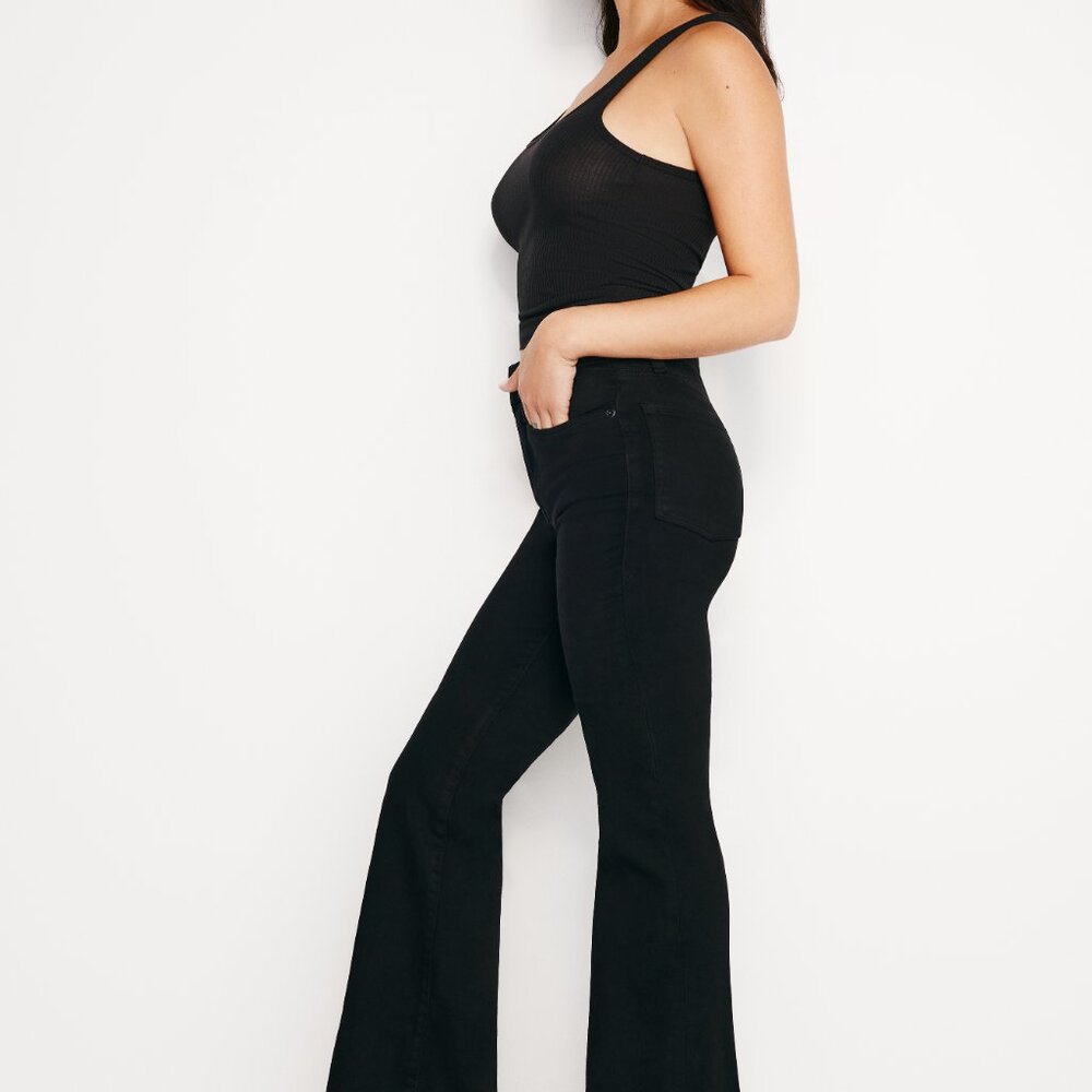 Good American Women's | Good Petite Flare Jeans Black - Picture 2 of 8